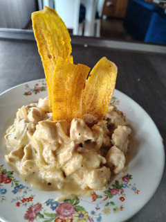 Una foto de Pollo en salsa stroganoff a mi estilo💫