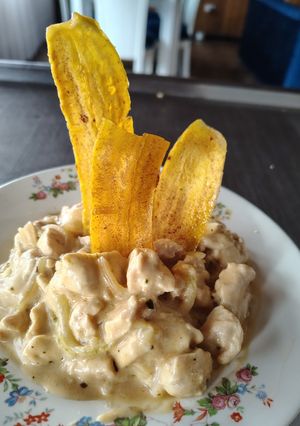 Una foto de Pollo en salsa stroganoff a mi estilo💫