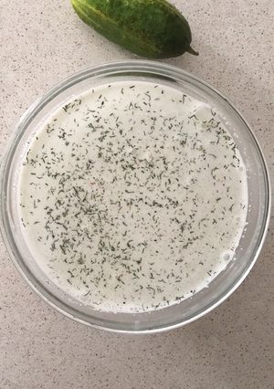 Una foto de Tarator, sopa fría de pepino. Receta búlgara ideal para el calor veraniego