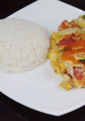 Hình của món Phần cơm trứng cà chua.