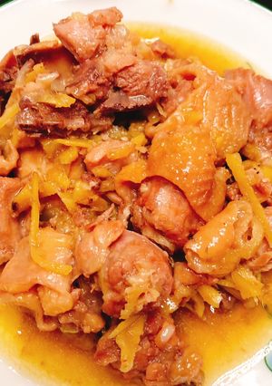 Hình của món Gà kho gừng.