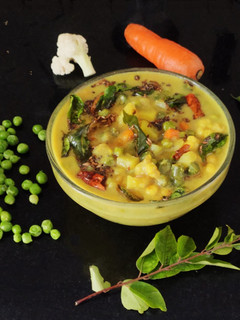 காய்கறி கலவை கூட்டு (mixed vegetable kottu recipe in tamil) செய்முறை முக்கிய புகைப்படம்