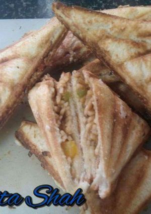 नूडल्स सैंडविच (noodles sandwich recipe in hindi) रेसिपी मुख्य फोटो