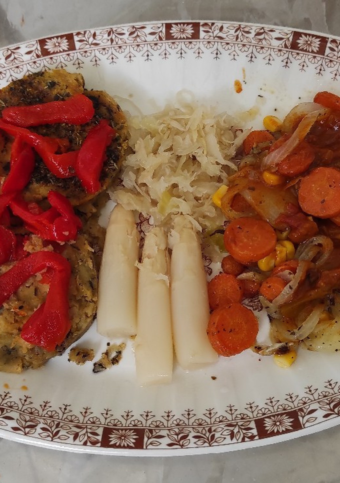 Una foto de Hamburguesas de hummus de setas con guarnición