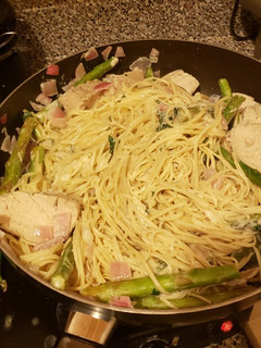 A picture of Lemon asparagus chicken pasta.