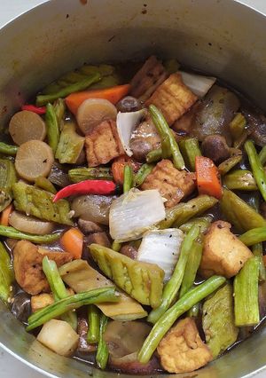 A picture of Vegetarian Braised Vegetables.