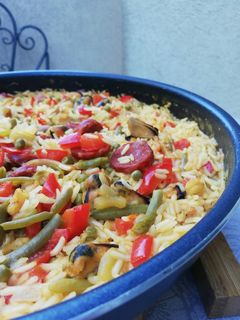 Una foto de Paella mar y montaña