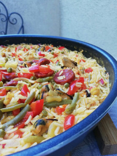 Una foto de Paella mar y montaña