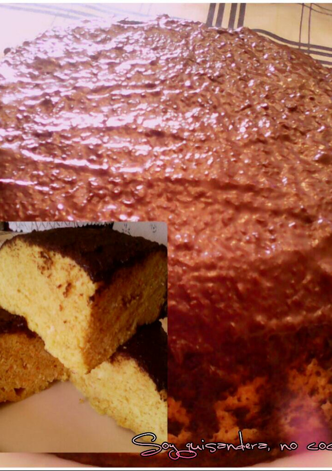 Una foto de Bizcocho de zanahoria cubierto de chocolate al microondas