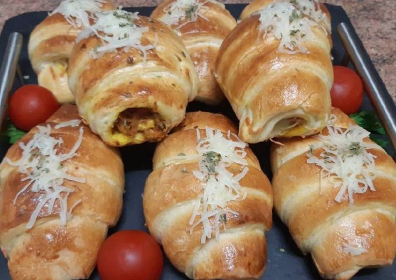 Croissants salados rellenos con un sabor irresistible