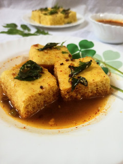 ढोकला रसा (dhokla rasa recipe in Hindi) रेसिपी मुख्य फोटो