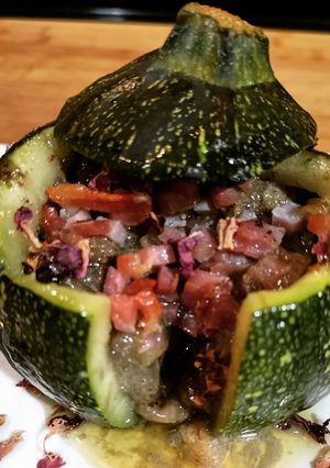 Una foto de Calabacín relleno de boletus y Cabrales