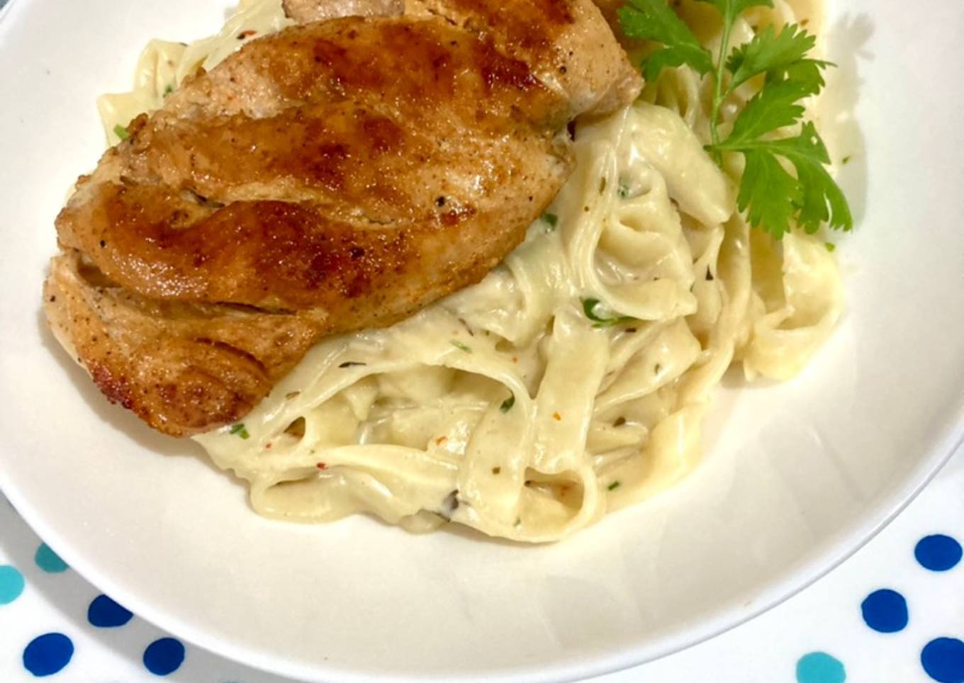 Grilled chicken in apricot oil with Alfredo Fettuccine
