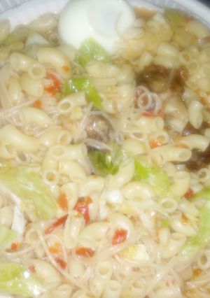 Dafadukan taliya da macaroni ainihin hoton girkin