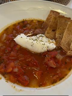 Foto de Sopa de Tomate com Ovos escalfados