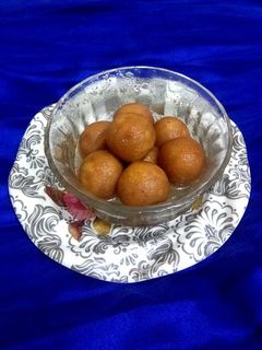 ब्रेड के गुलाब जामुन (Bread Gulab Jamun Recipe in Hindi) रेसिपी मुख्य फोटो