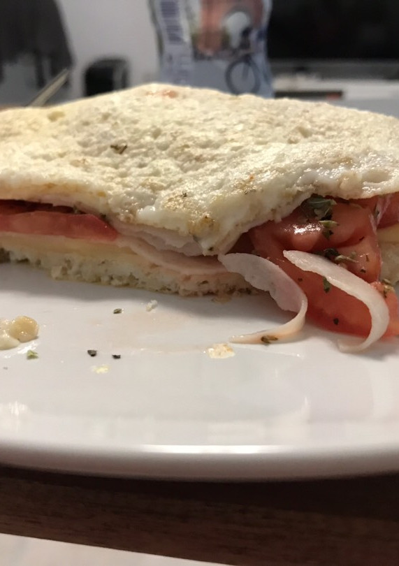 Una foto de Sándwich con “pan de avena”