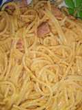 Spaghetti rojos con salchicha