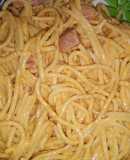 Spaghetti rojos con salchicha