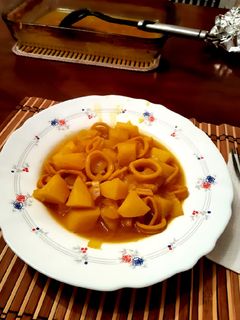 Una foto de Calamares con patatas horno