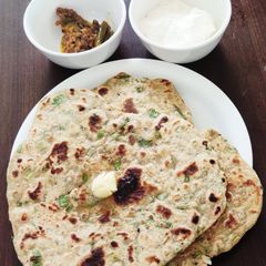 A picture of Hara bhara paratha.
