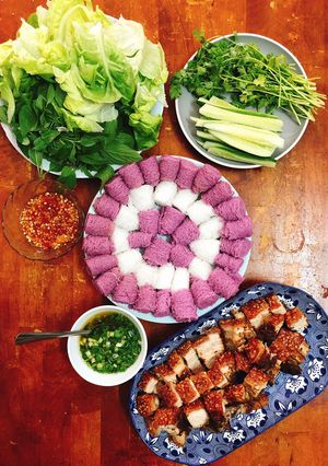 A picture of Banh Hoi Rolls with Crispy Pork Belly.