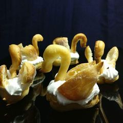 A picture of Cream Puff Swans.