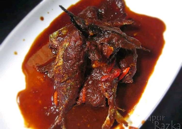 Langkah Mudah untuk meracik Ikan kembung bumbu kecap pedas yang nikmat