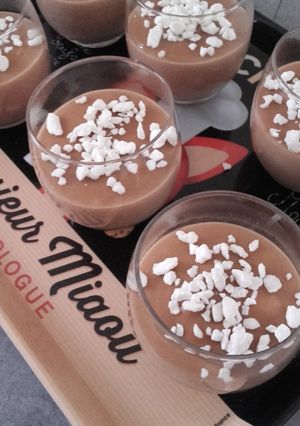 Une photo de Verrines de crème dessert au praliné