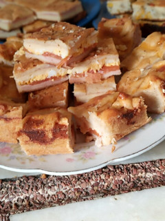 Una foto de Torta chivito o torta de fiambre completa
