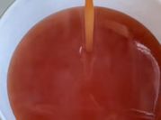 Una foto de salsa agridulce con ketchup