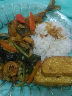 Foto resep Nasi Ikan Pesmol+Mie tumis sayur +Tempe goreng