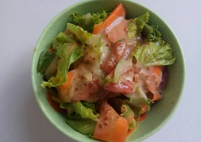 Salad timun wortel foto resep utama