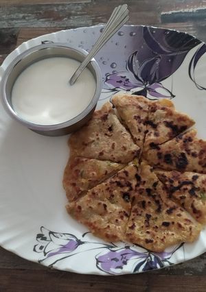 આલુ સ્ટફ પરાઠા (Aloo Stuffed Paratha Recipe In Gujarati) રેસીપી મુખ્ય ફોટો
