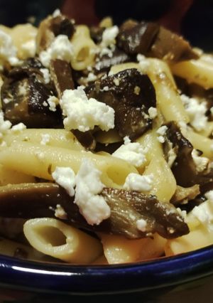 Una foto de Macarrones con setas y queso feta🍄‍🟫🧀