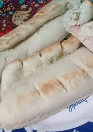 Una foto de Pan relleno de Jamón y Queso