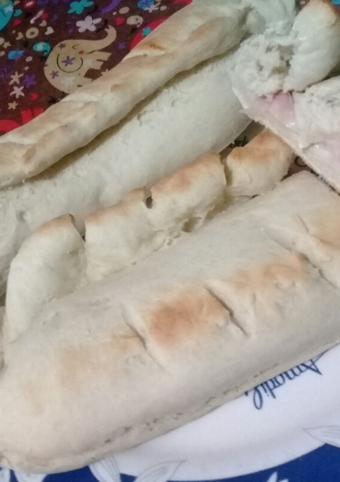 Una foto de Pan relleno de Jamón y Queso