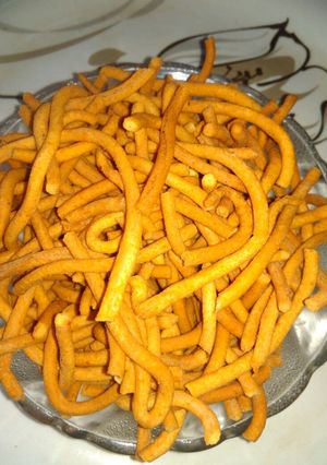 તીખા ગાંઠિયા (tikha gathiya recipe in Gujarati) રેસીપી મુખ્ય ફોટો