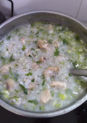 Hình của món Cháo gà hành paro.