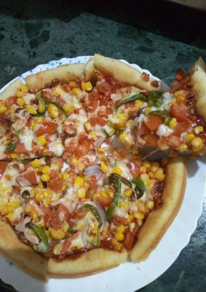 चीज़ बर्स्ट पिज़्ज़ा (Cheese burst pizza recipe in Hindi) रेसिपी मुख्य फोटो