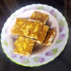 A picture of Kaju Chikki.