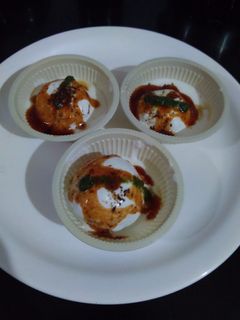 ब्रेड दही वड़ा(BREAD DAHI VADA RECIPE IN HINDI) रेसिपी मुख्य फोटो