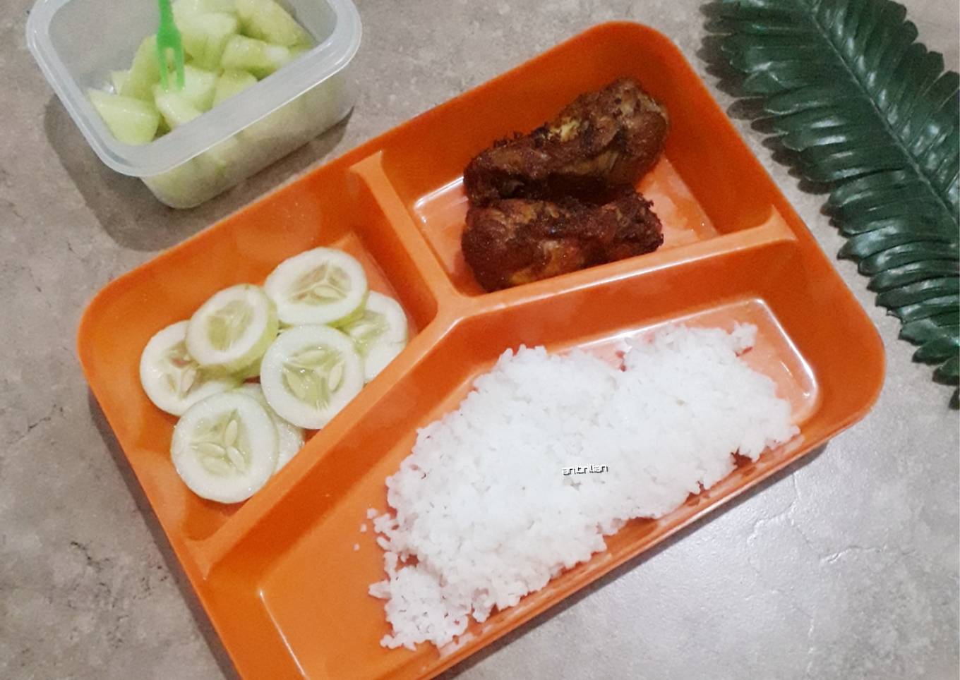 Bekal anak/bento anak(nasi ayam goreng)