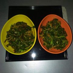 A picture of Spinnach vegetables with ugba.