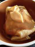 Panqueques rellenos de manzana acarameladas en dulce de leche