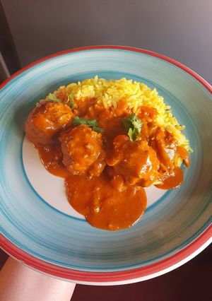 Una foto de Albóndigas en salsa de tomate y crema