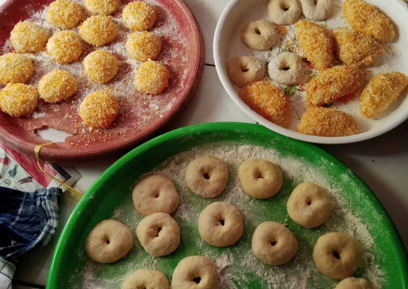 Roti goreng, pizza goreng dan donat