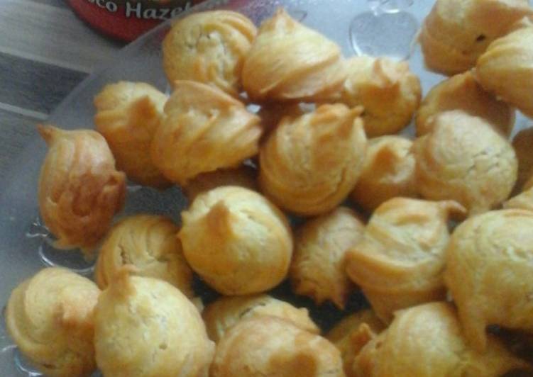 Soes kering isi coklat