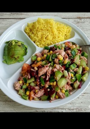 صورة لوصفة سلطة تونة مع رز متبّل