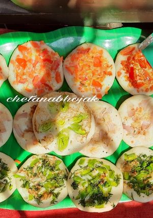 तिरंगा उत्तपम (tiranga uttapam recipe in marathi) रेसिपी चे मुख्य फोटो